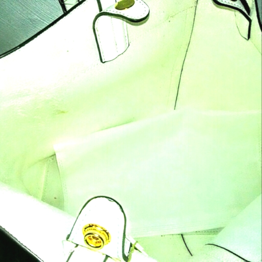 (NEW)! Big! White Bag! w/ Wallet Included:-) - Picture 6 of 12